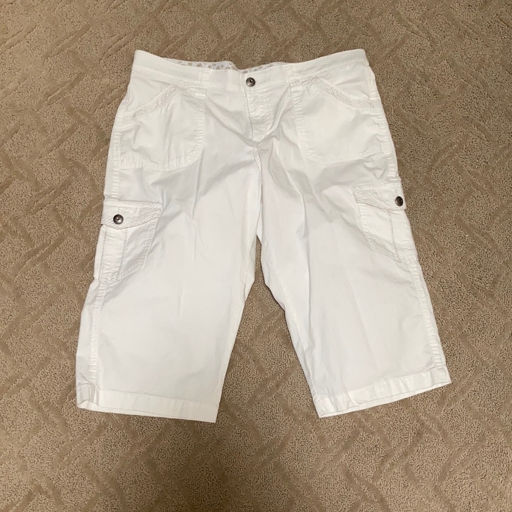 Lee white Capri pants